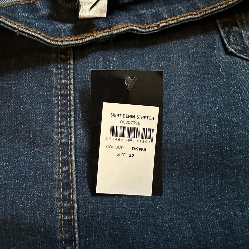 Lane Bryant Denim Stretch Pencil Skirt size 22 NWT - Picture 3 of 4